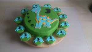 Dinotaart met cupcakes